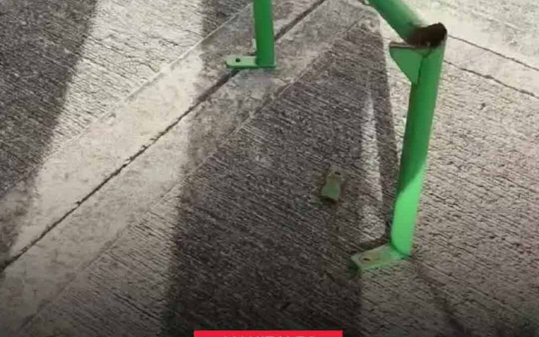 LATAS OXIDADAS Y SILLAS SUELTAS PONEN EN RIESGO A NIÑOS EN MANIZALES