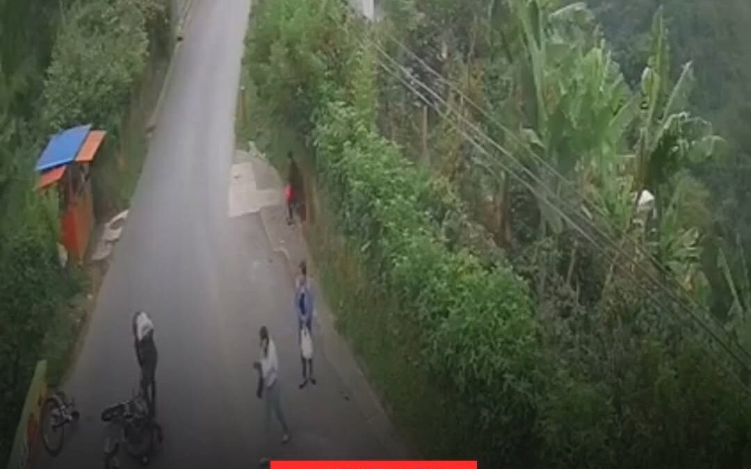 MOTOCICLISTA ARROLLÓ A CICLISTA EN LA AURORA Y HUYÓ SIN PRESTAR AUXILIO.